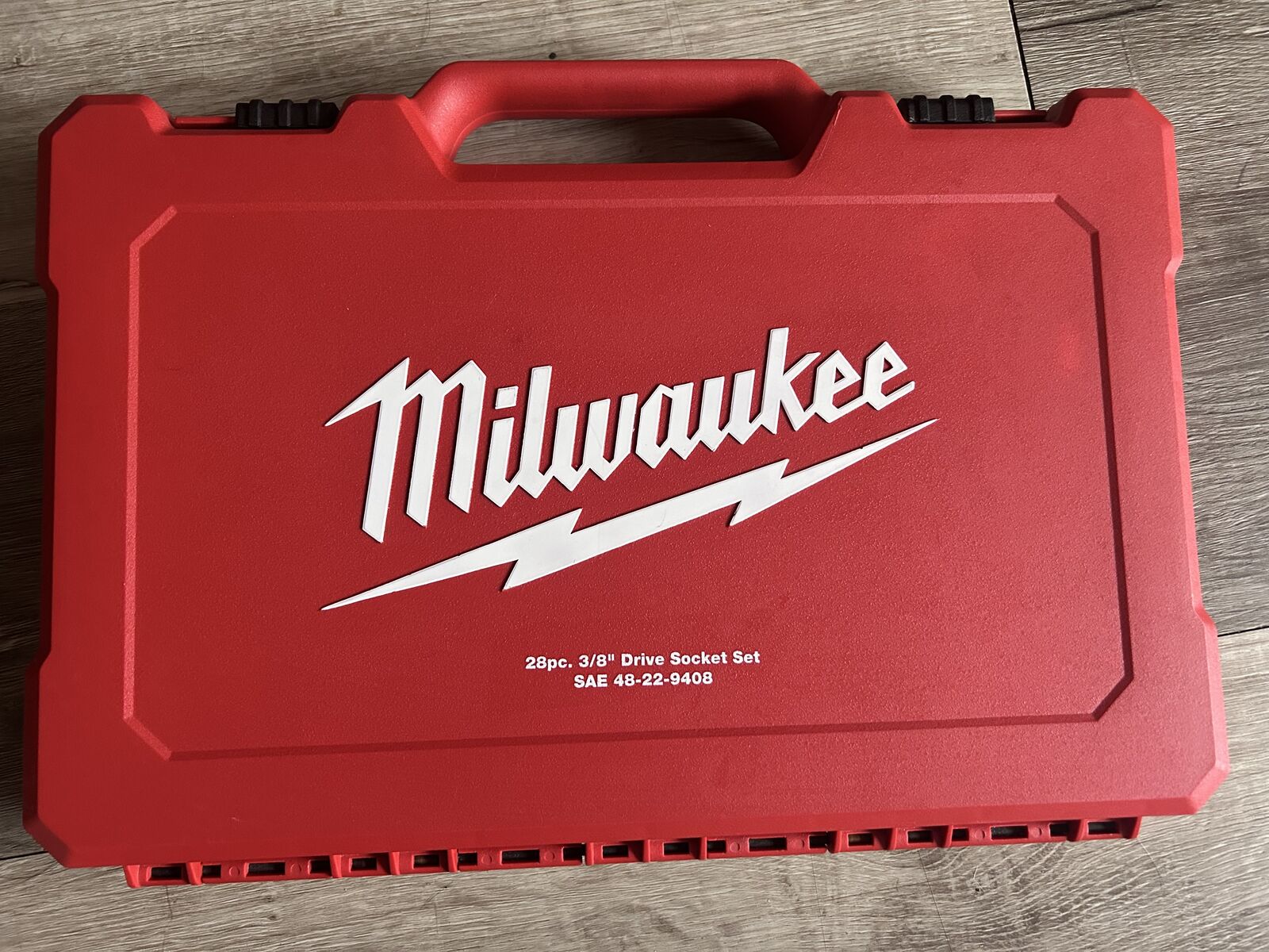 Brand New 3/8 In Drive SAE Ratchet and Socket Mechanics Tool Set 28 Piece Set