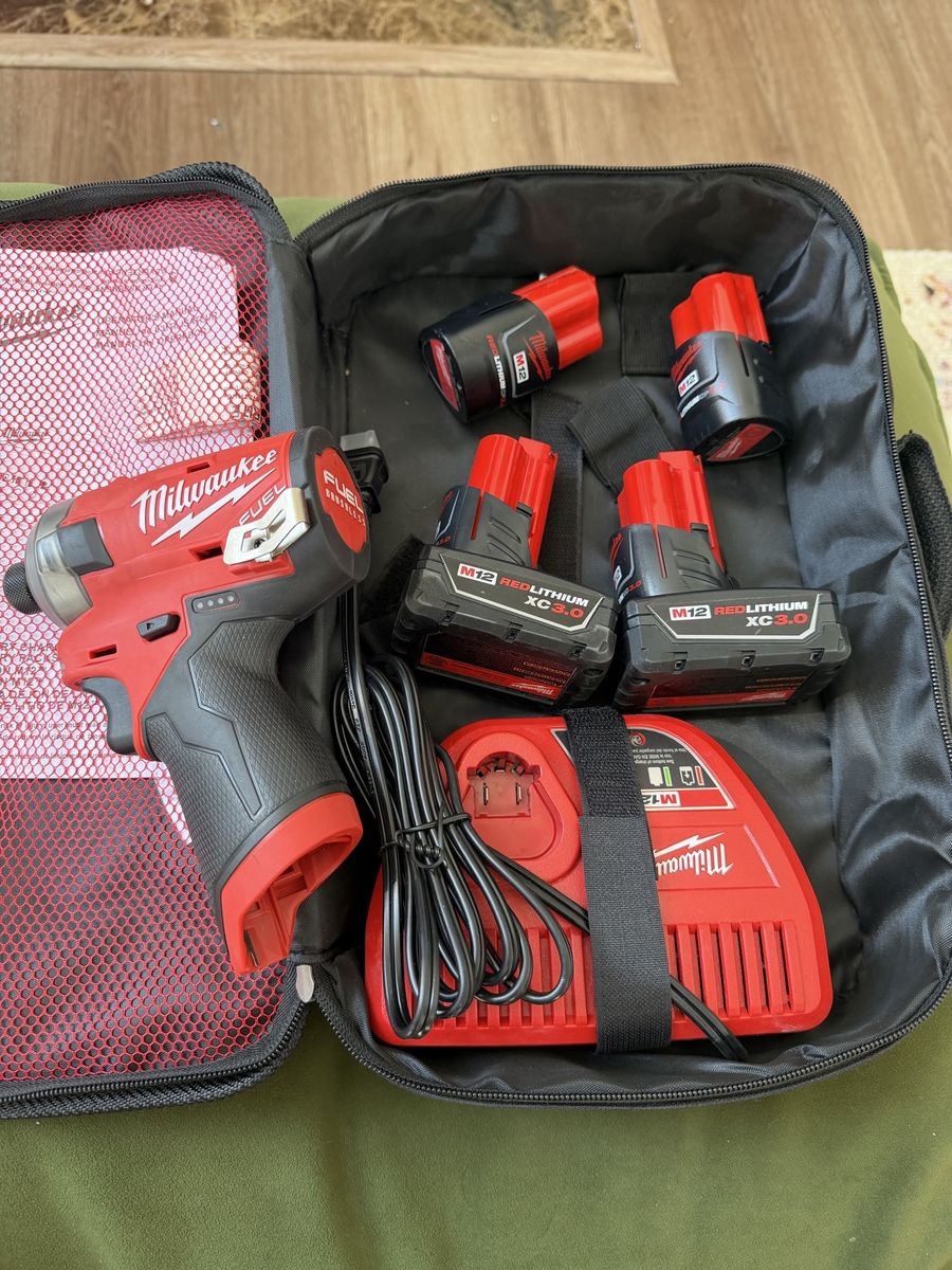 Milwaukee M12 Surge