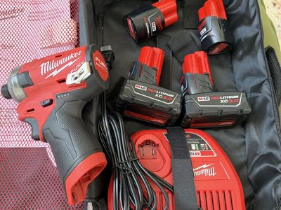 Milwaukee M12 Surge