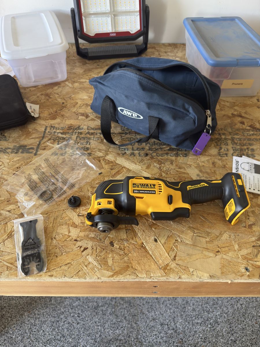 DEWALT 20V MAX XR Brushless Oscillating Multi-Tool with battery with AWP Bag