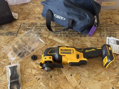 DEWALT 20V MAX XR Brushless Oscillating Multi-Tool with battery with AWP Bag