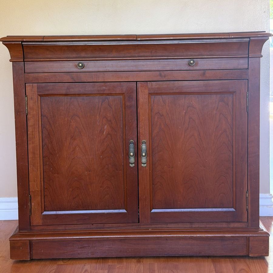Small hutch