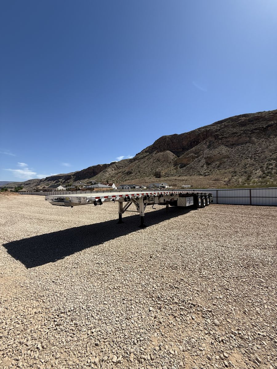 2016 Retinour 4-Axle Flatbed Trailer – Lift Axles – Aluminum Wheels