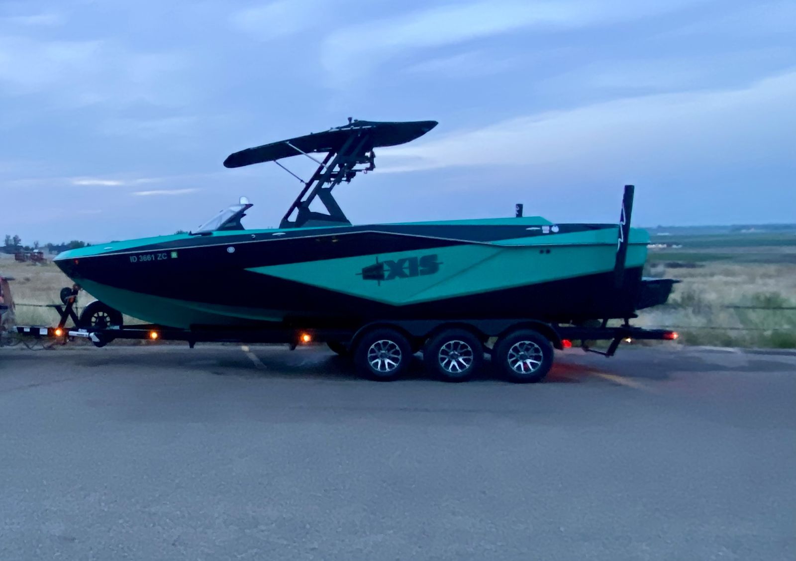 2023 Axis T250 Wakesurf Boat