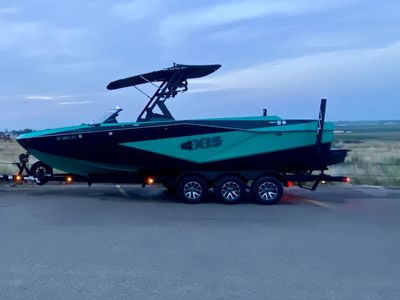 2023 Axis T250 Wakesurf Boat
