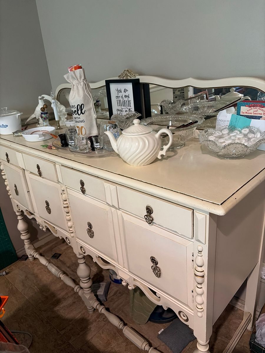 This is a very nice side board 