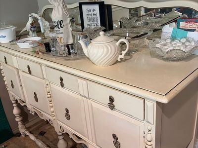 This is a very nice side board