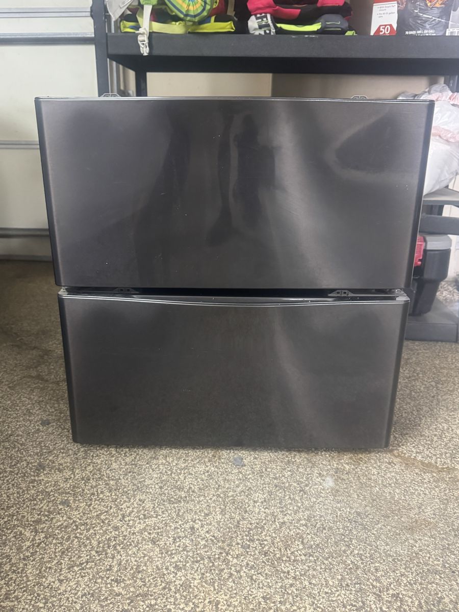 LG 27” Washer & Dryer Pedestals