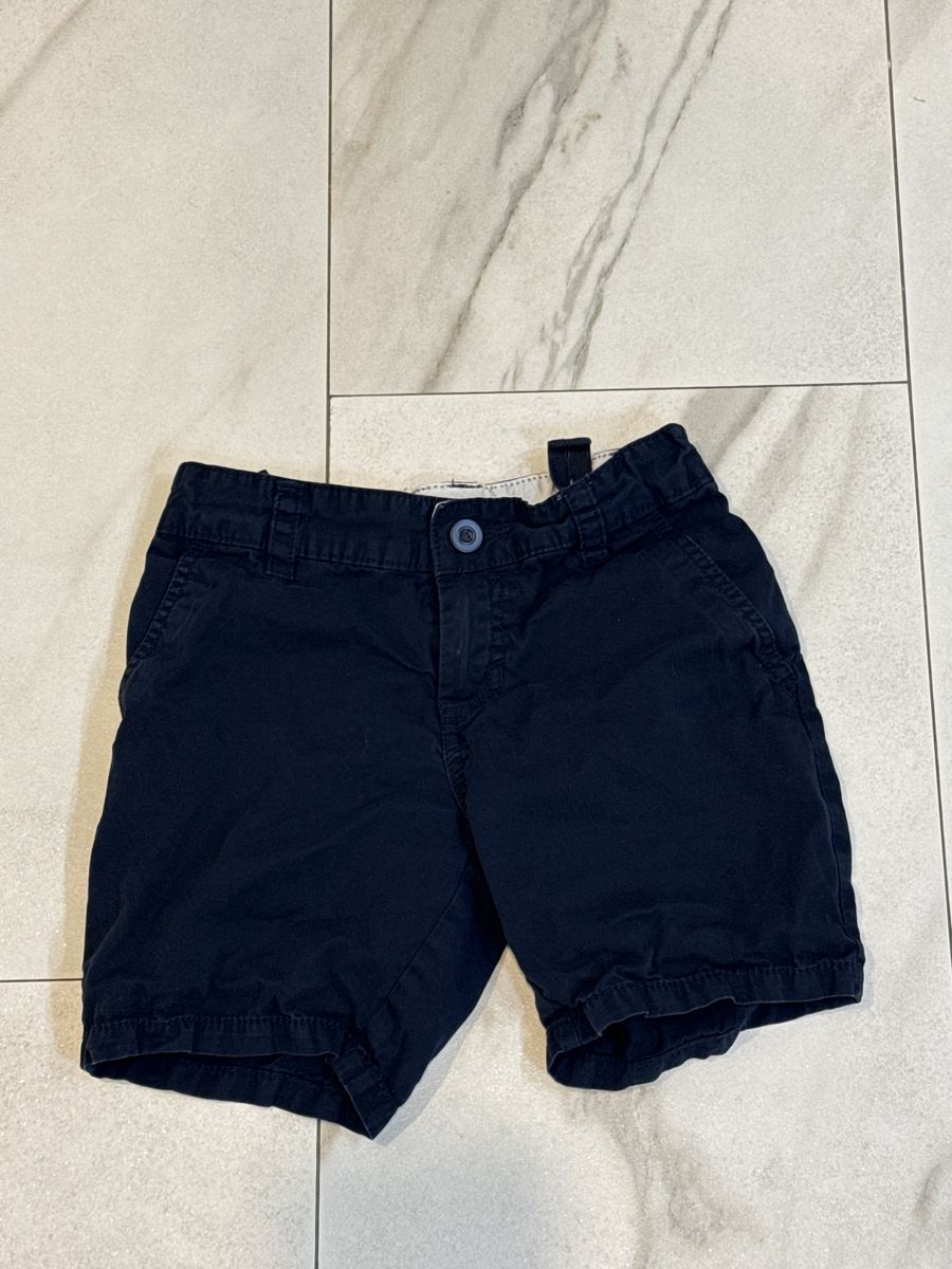 Cat and Jack size 6, navy blue shorts.