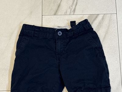 Cat and Jack size 6, navy blue shorts.
