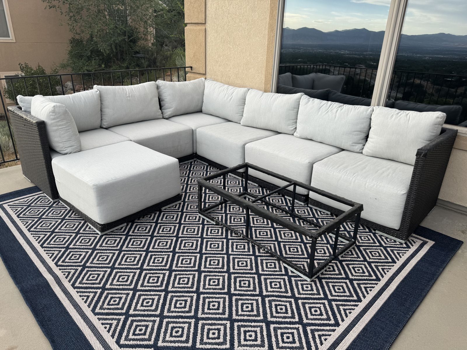 Free Outdoor patio sectional