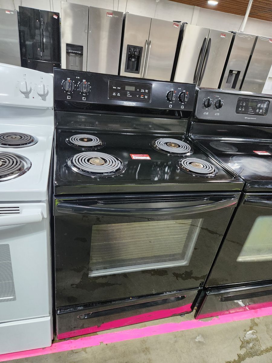 BEAUTIFUL BLACK COIL TOP RANGE! W-WARRANTY