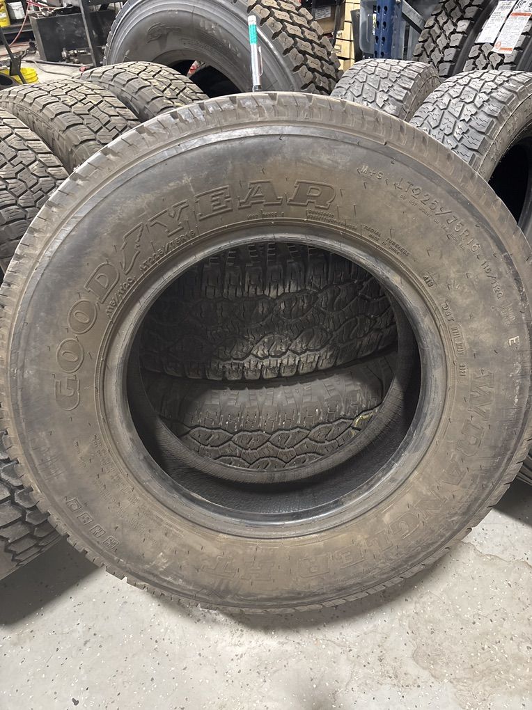 Goodyear LT225/75R16