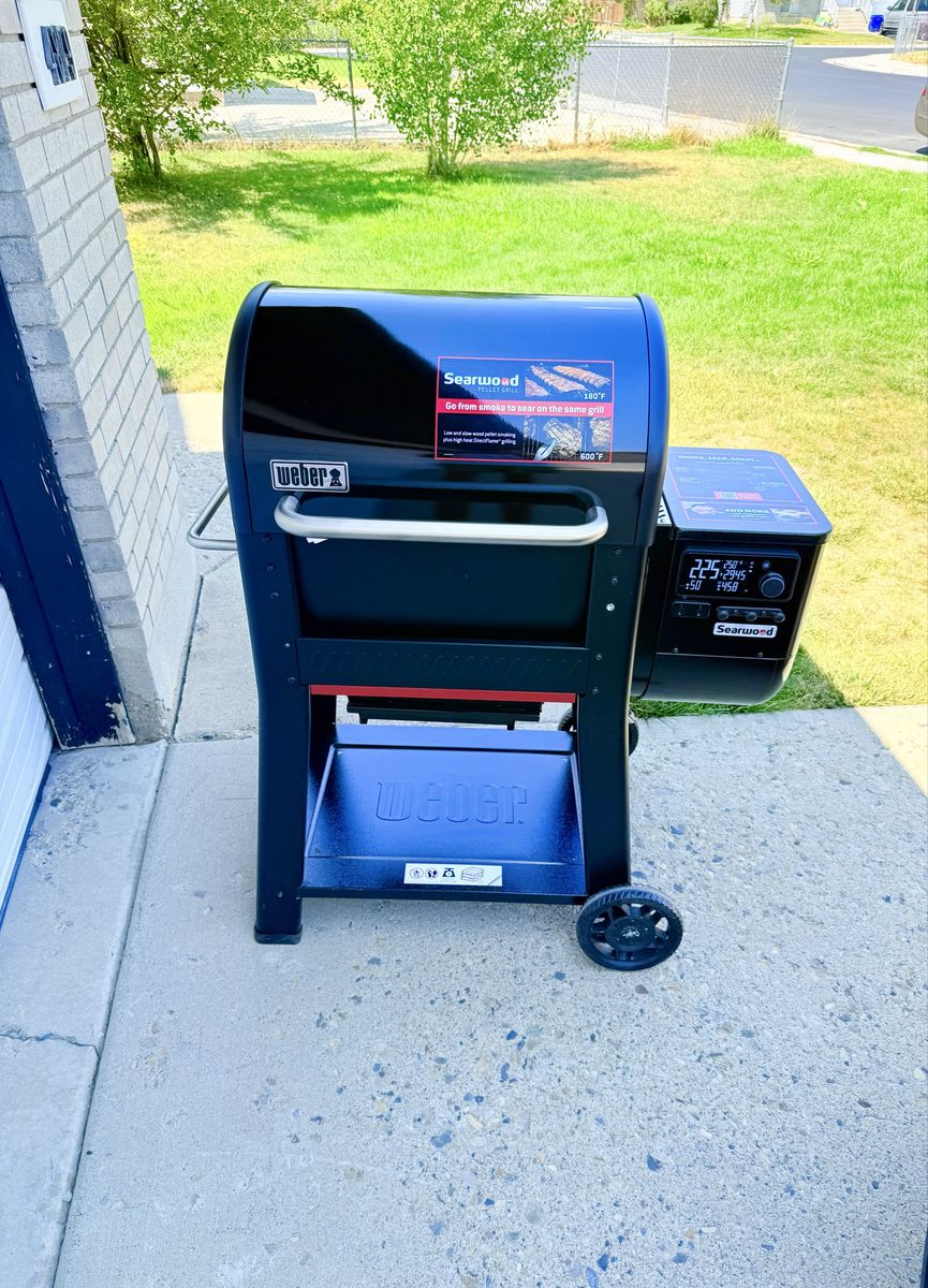 Brand new weber grill  series 600