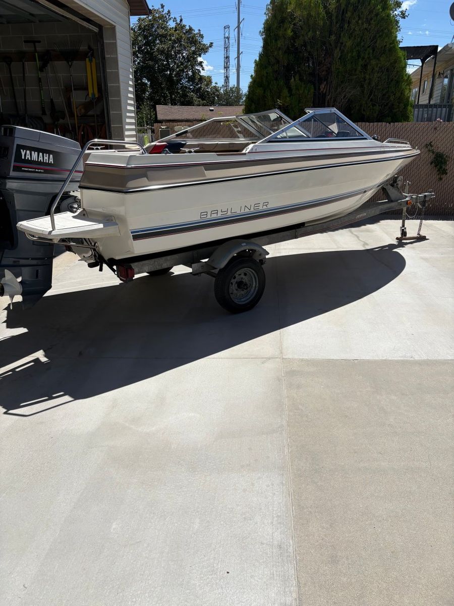 Bayliner Capri 1700 LS Bowrider with Yamaha Outboard Motor and Trailer