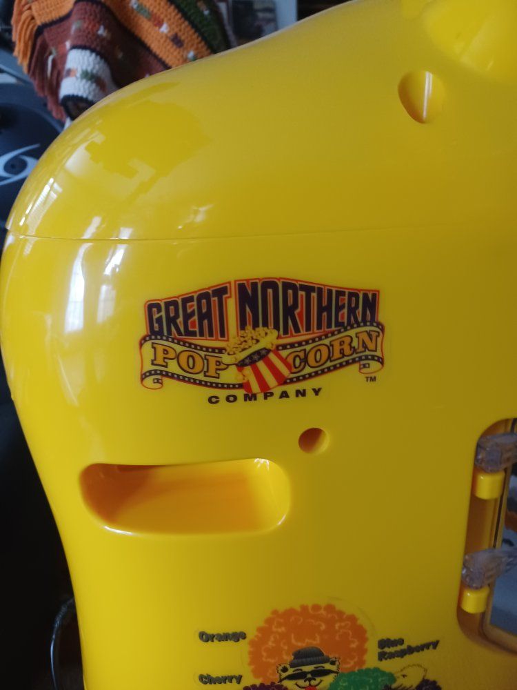 Great Northern Popcorn Company Polar Pal Shaved Ice Machine with Syrups