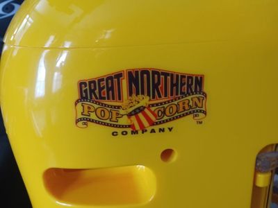 Great Northern Popcorn Company Polar Pal Shaved Ice Machine with Syrups