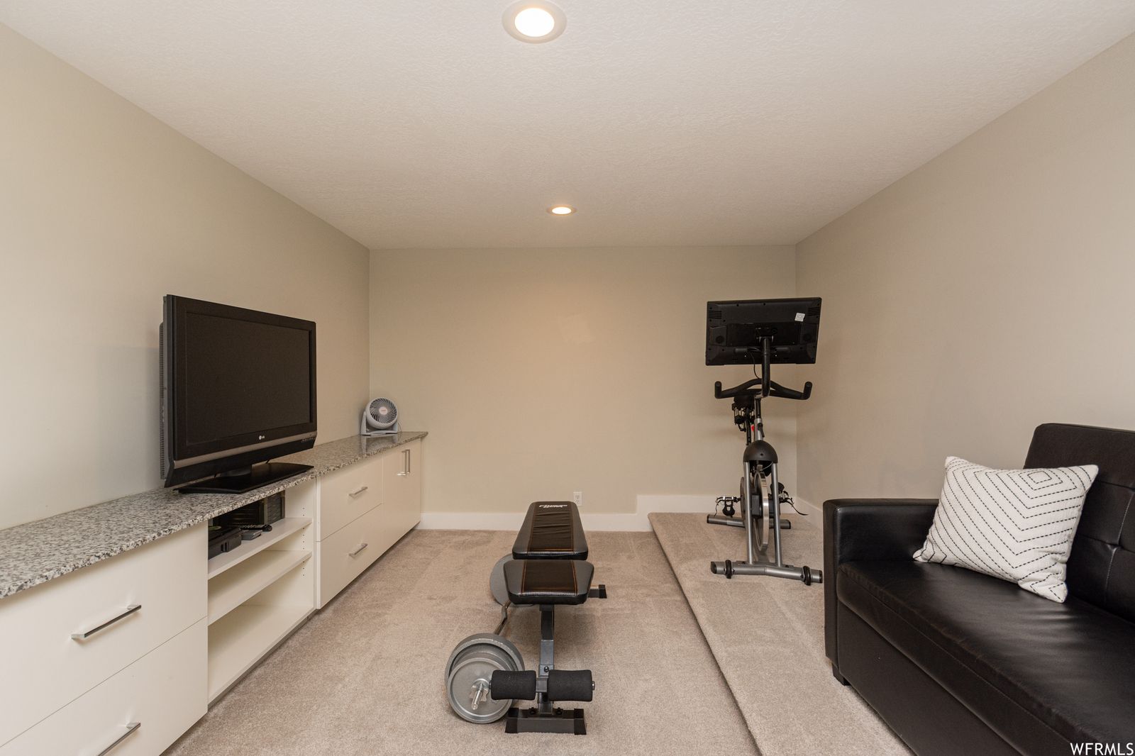 MASSIVE 9.5ft Granite Slab & Matching Remnants - Salt & Pepper