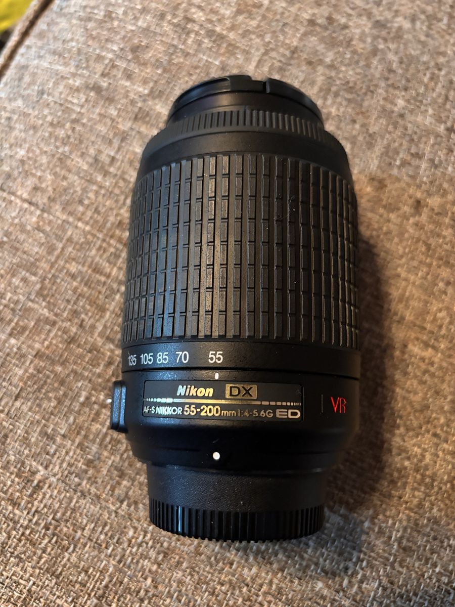 Nikon AF-S NIKKOR 55-200mm f/4-5.6G ED VR DX Zoom Lens for DSLR
