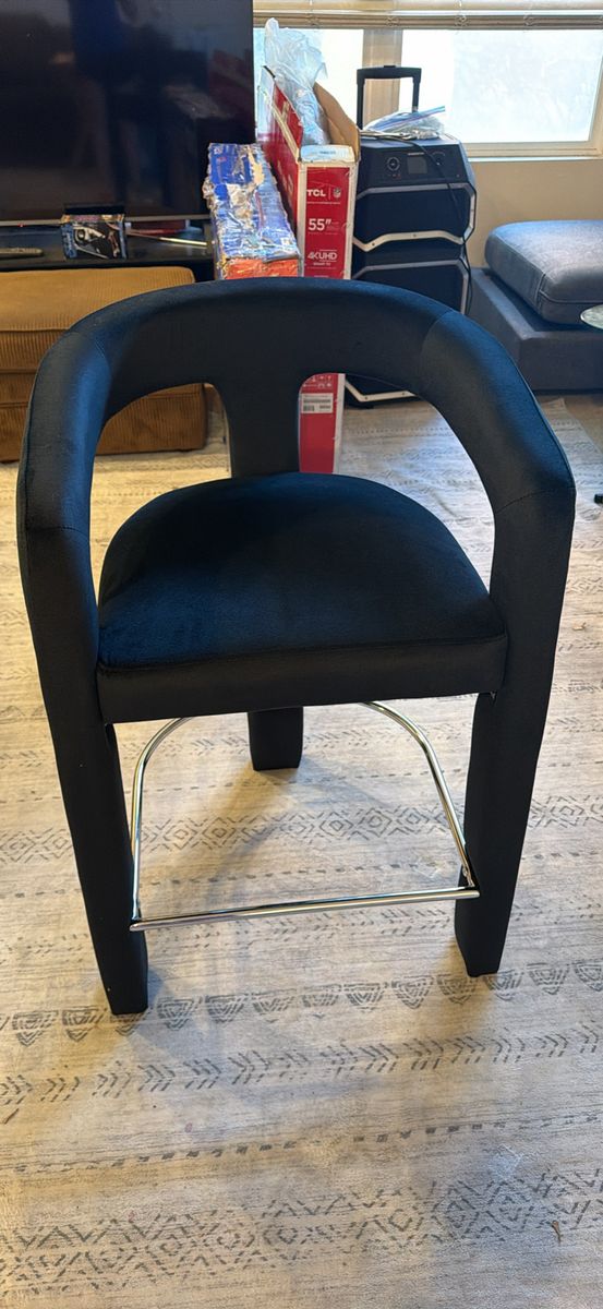 Contemporary Black Velvet Counter Stool with Chrome Footrest - Sleek Design