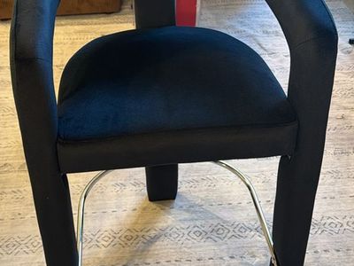 Contemporary Black Velvet Counter Stool with Chrome Footrest - Sleek Design