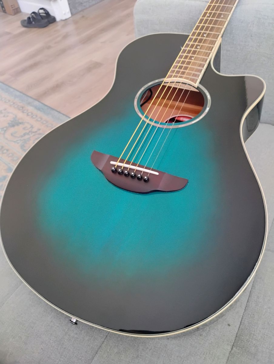 Yamaha APX600 Like New