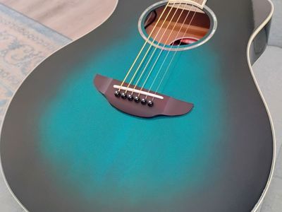 Yamaha APX600 Like New