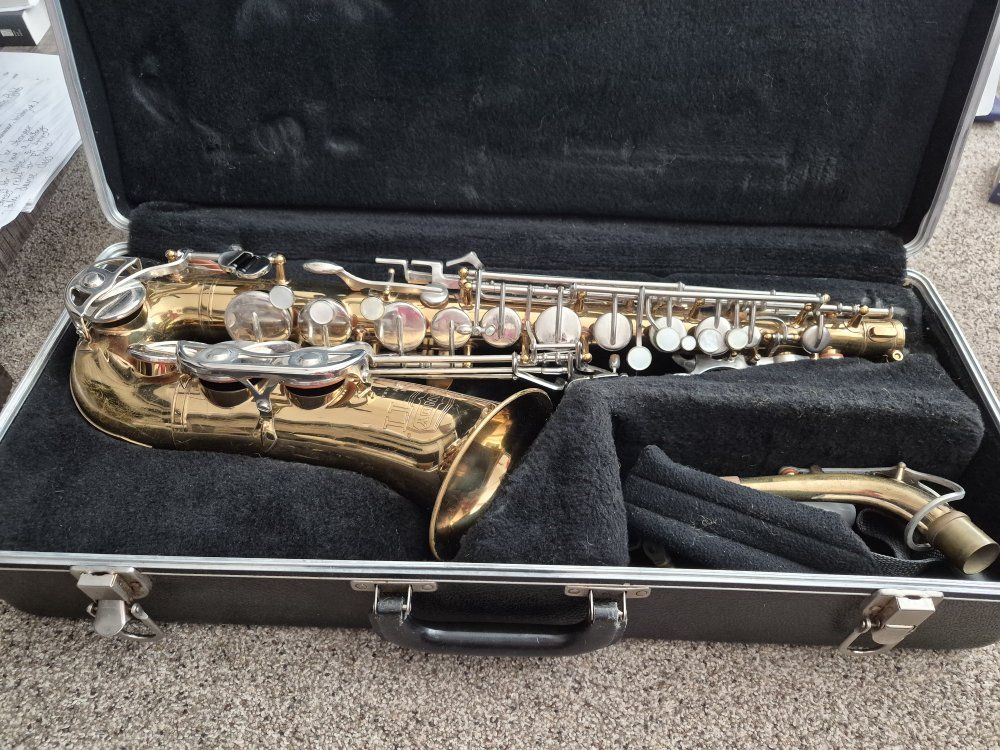 Bundy II Alto Saxophone Sax with Warranty