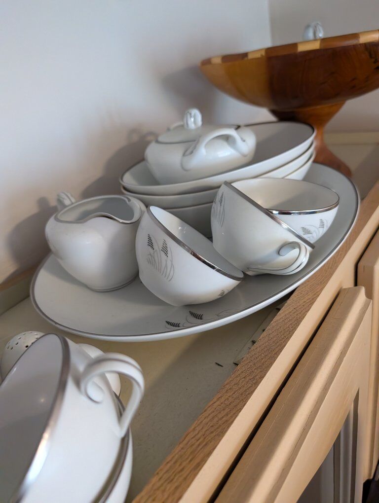 Vintage Fukagawa Arita Silver Wheat #928 China Set