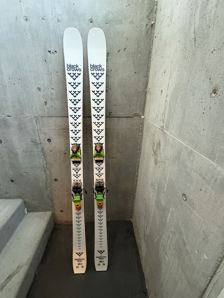 Black Crows 186cm Serpos with Look Pivot 14 Bindings (and Phantom)!