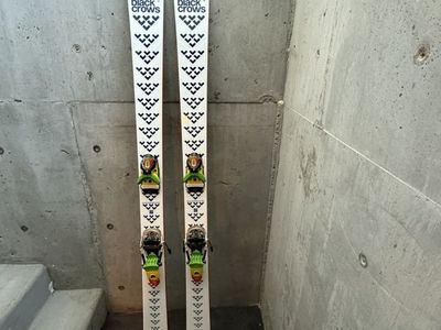 Black Crows 186cm Serpos with Look Pivot 14 Bindings (and Phantom)!
