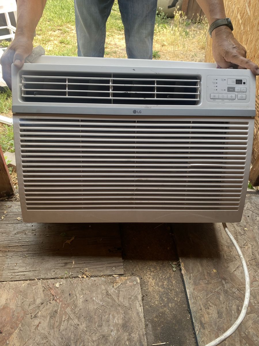 LG LW1824RD 18000 BTU Window Air Conditioner White new. Only is 230V