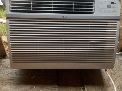 LG LW1824RD 18000 BTU Window Air Conditioner White new. Only is 230V