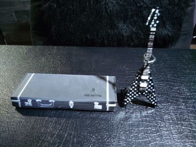 AXE HEAVEN Miniature Guitar 1:4 Scale Black Flying V White Polka Dots with Case Randy Rhoads