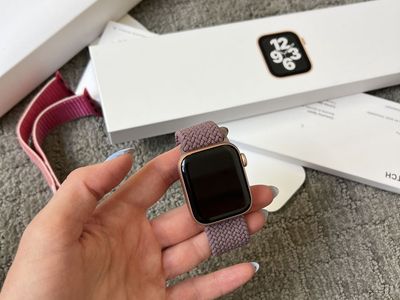 Apple Watch SE with cellular Gold 40mm