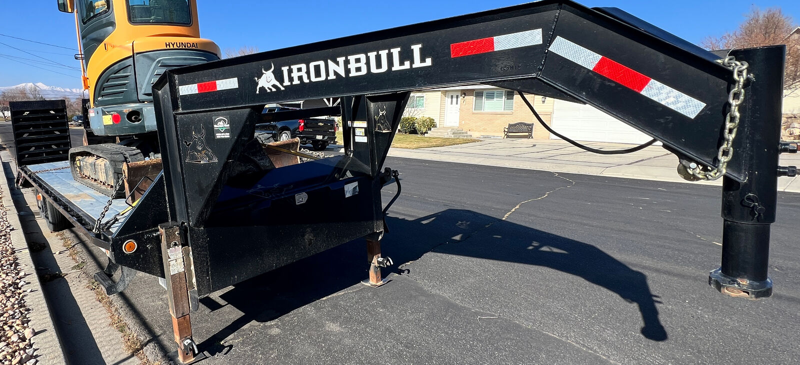 2022 Iron Bull Flatbed 25' Gooseneck Trailer with Ramps