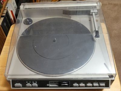 Realistic LAB-2100 Linear Tracking Automatic Turntable - Vintage Record Player