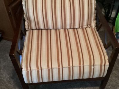 Brown wooden chair for Sale - $50
