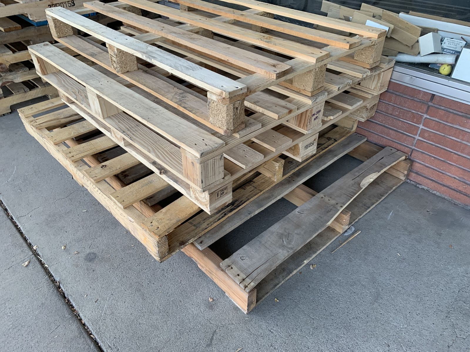 Free wood pallets