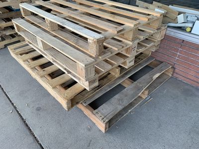 Free wood pallets