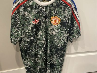 Adidas Manchester United x Stone Roses special edition football jersey XL