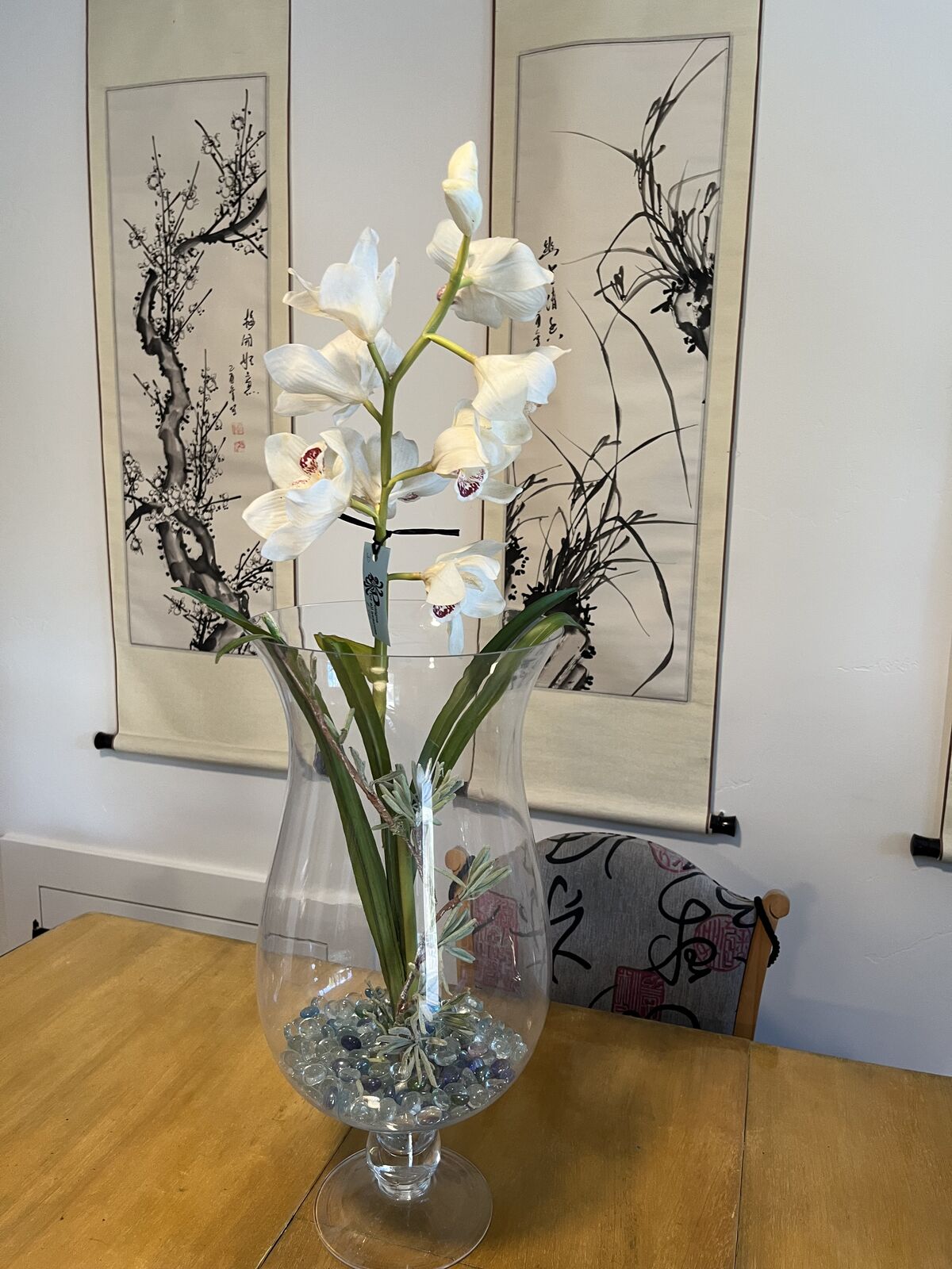 BEAUTIFUL SILK ORCHID IN CRYSTAL VASE