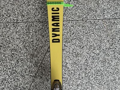 RARE - NEW DYNAMIC 165cm SLALOM SKIS AND LOOK BINDINGS
