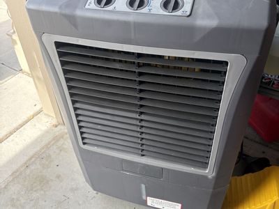 Portable evaporative cooler