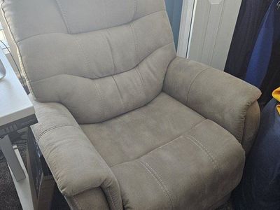 Lift Chair Recliner /Pride Viva Lift Recliner