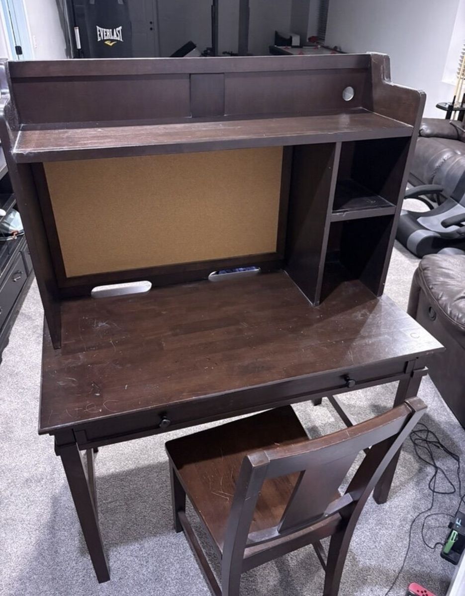 Desk & chair