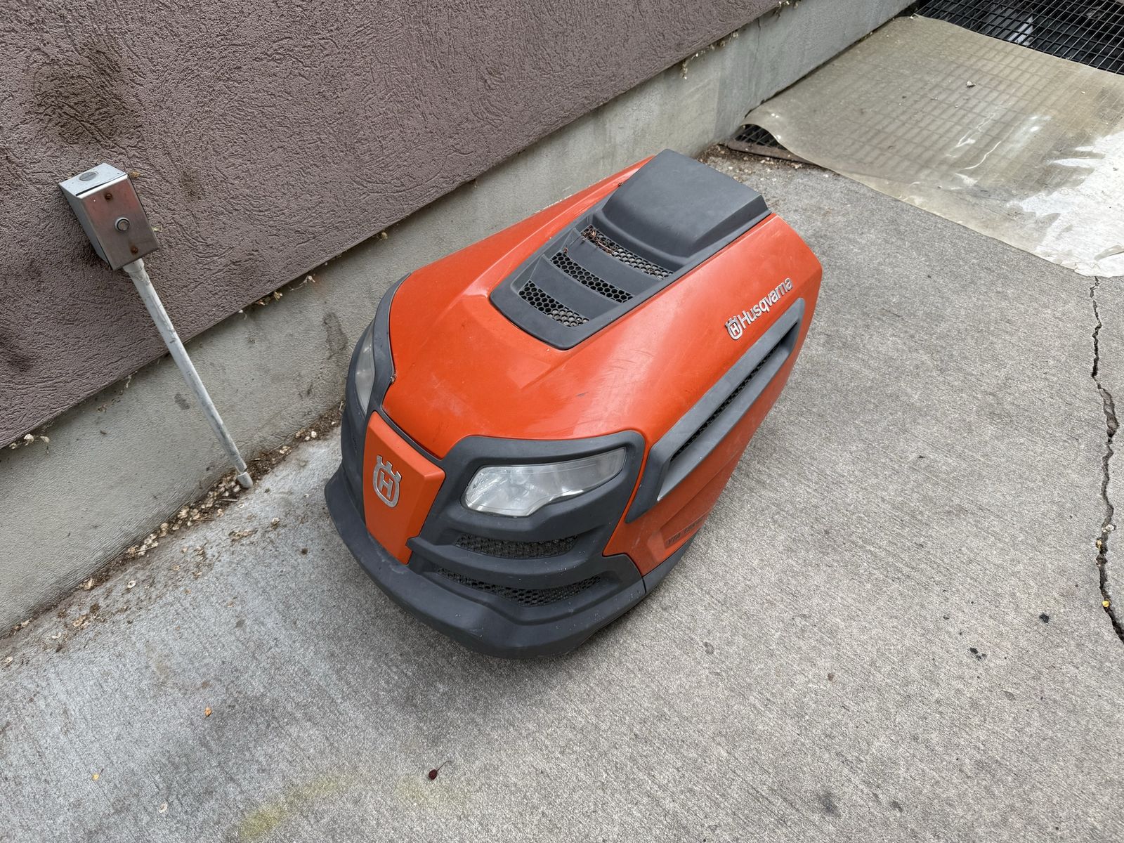 Husqvarna riding lawnmower hood