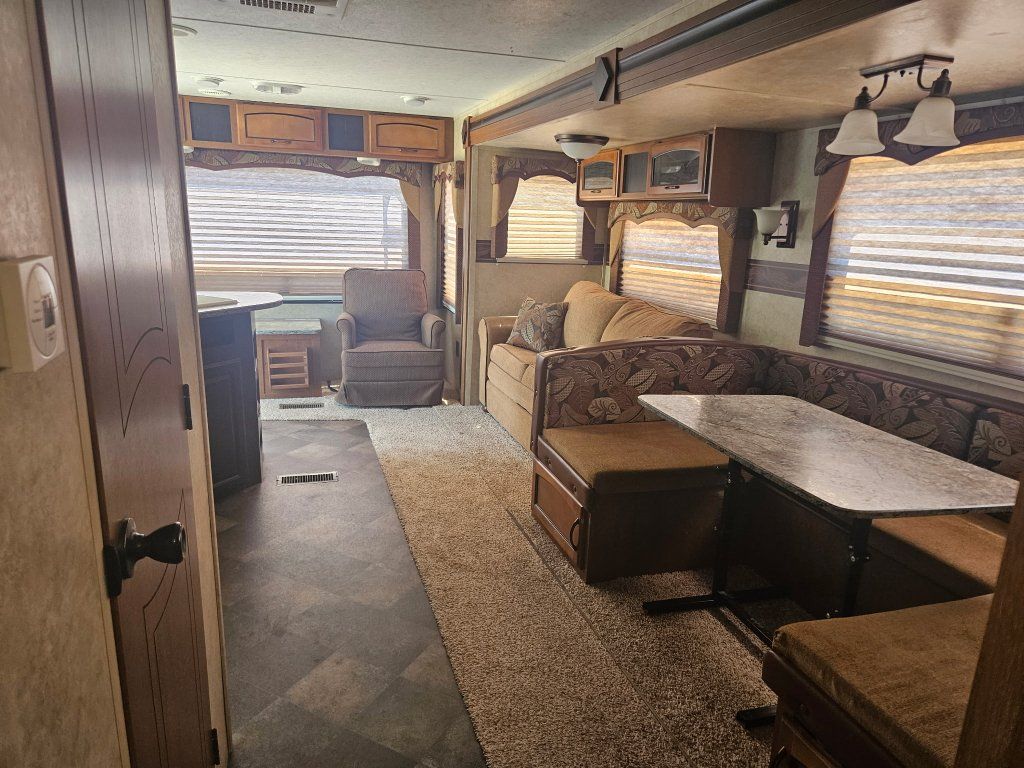 Main image 3