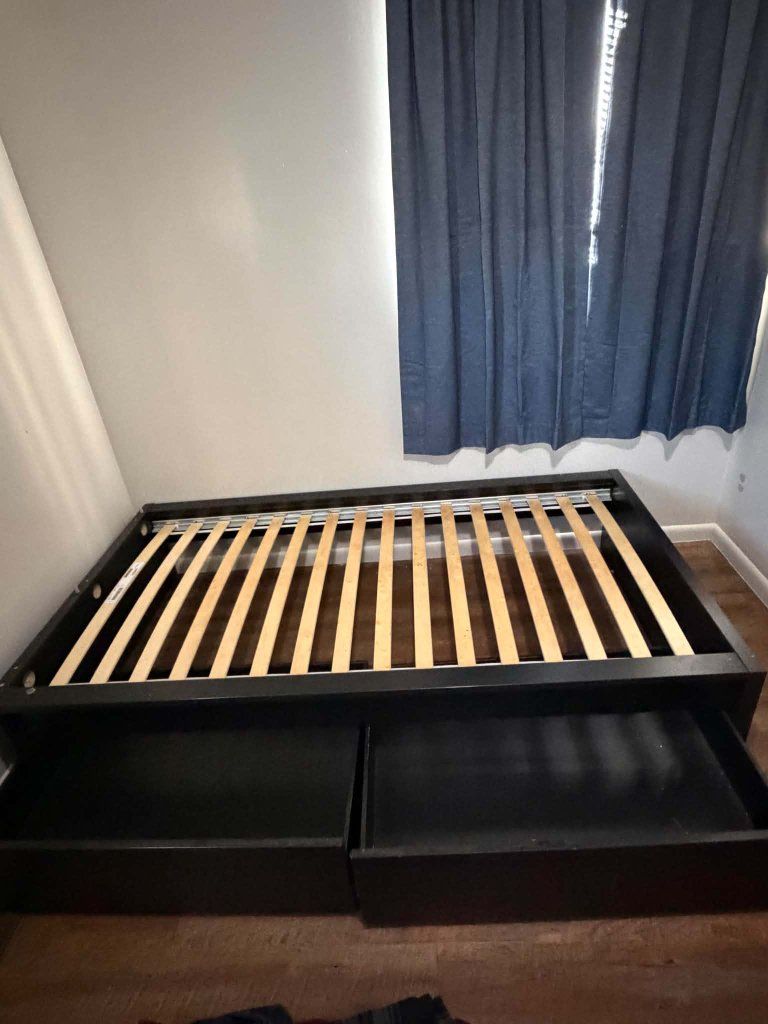 twin bed w/ drawers and mattress