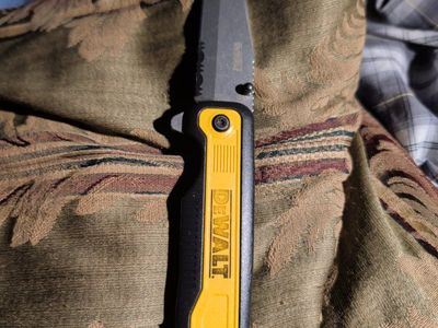 DeWalt tanto pocket knife